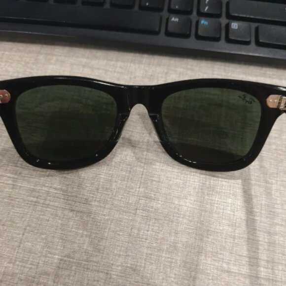 Ray-Ban Sunglasses - Picture 3 of 7